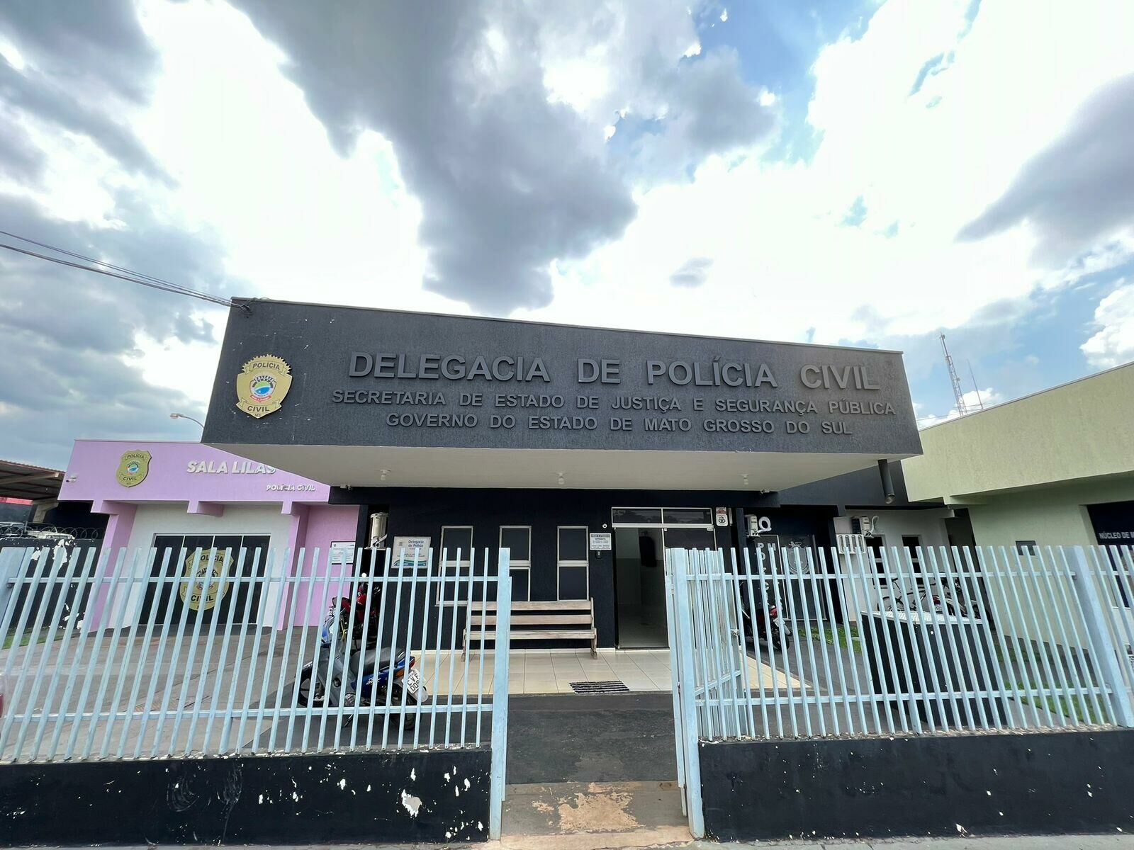 Imagem de compartilhamento para o artigo Loja é invadida e revirada por bandidos e gerente aciona Polícia em Costa Rica da MS Todo dia